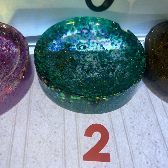 Ashtrays - Picture 8 of 9